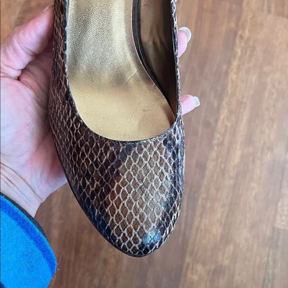 Like new Anne Klein Brown Snake Pattern Heels - Picture 5 of 16